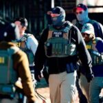 Migrantes reciben alivio temporal tras suspensión de operativos vehiculares de ICE