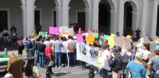 Denuncia presunto despojo de vivienda y acusa red inmobiliaria; pide intervención de la Fiscalía.