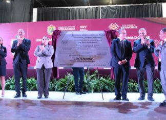 Recibe la Benemérita Escuela Normal Veracruzana denominación de Centenaria