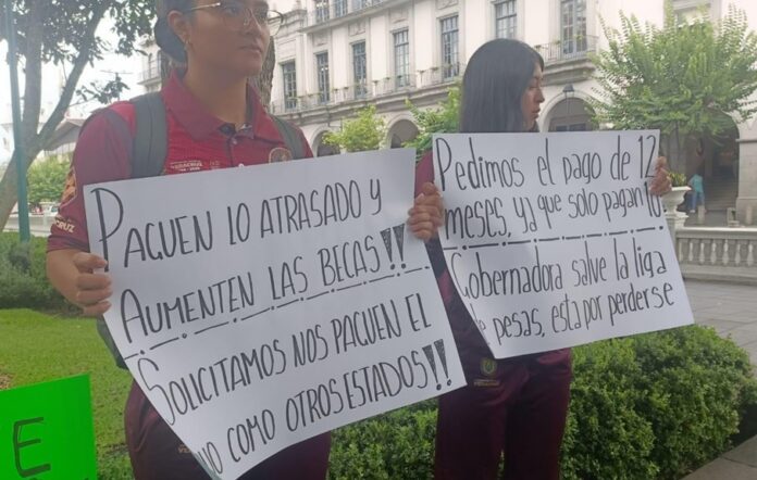 IVD no paga becas protestan
