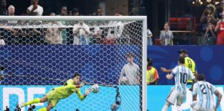 Argentina sufre, Messi falla penal y la Albiceleste avanza a cuartos tras vencer 3-2 a Egipto