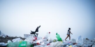 El amanecer de San Juan: cuando las hogueras se apagan y queda la basura