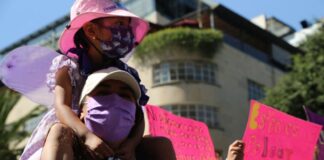 Cuidar también enferma: madres enfrentan la sobrecarga invisible del cuidado