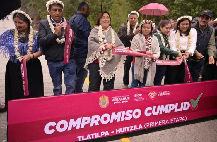 Regresa Rocío Nahle a cumplirle a Soledad Atzompa; entrega tres tramos carreteros