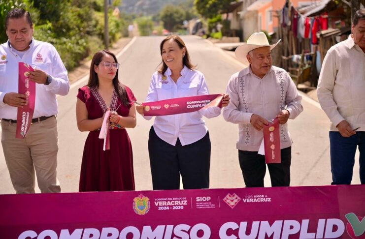 Cumple Rocío Nahle con Ayahualulco; entrega rehabilitación carretera