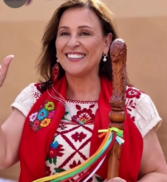 Rocio Nahle small atuendo papantla