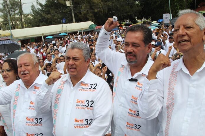SNTE 32 protesta en SEV