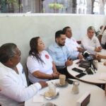 Taxistas de Veracruz exigen participar en regulación sobre plataformas; piden piso parejo