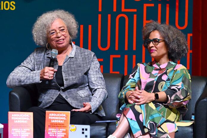 Angela Davis-y-Gina Dentt Foto Diana Maldonado UNAM