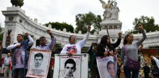 Padres y madres de los 43 critican protección del gobierno al ejército