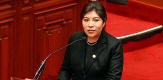 Betssy Chávez llega a México tras meses de refugio en la embajada en Perú