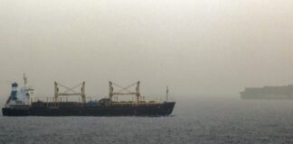 Un barco con bandera india se hundió en el Mar Rojo tras ataque con explosivos