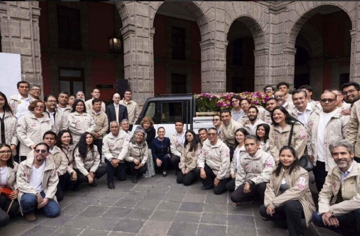 Presidenta Claudia Sheinbaum presenta el minivehículo Olinia Carga