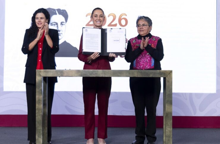 Claudia Sheinbaum firma decreto para fortalecer la transparencia en todas las entidades del Gobierno de México