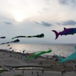 Papalotes gigantes llenan de color el cielo de Coatzacoalcos en el Festival del Mar