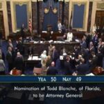 Senado de EU confirma a Todd Blanche como fiscal general en cerrada votación de 50-49