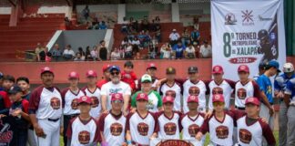 Autoridades municipales dan pelotazo inaugural del Octavo Torneo Metropolitano de Béisbol