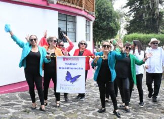 Desfile y Baile de la Alegría celebra a personas adultas mayores en Estancia Garnica