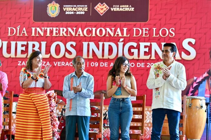 Esteban Bautista y Naomi Gomez en dia de los pueblos indigenas