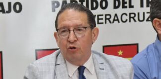 Padres de familia respaldan limitar celulares en escuelas y rechazan cuotas obligatorias.