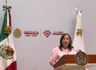 Veracruz prepara medidas contra cuotas escolares y uso de celulares en planteles.