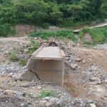 Advierten riesgo de incomunicación en la parte alta de Ilamatlán por falta de puentes.