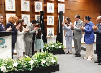Kenia Lopez Rabadán devela fotografía de Ifigenia Martínez en galería de presidentas y presidentes de Mesa Directiva
