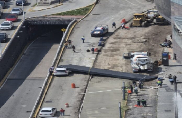Interlomas Estructura cae sobre auto de mujer