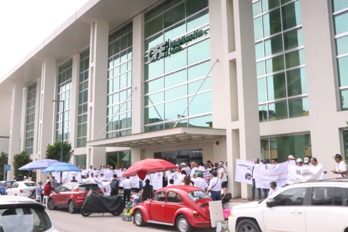 Jubilados CFE protestan por pensiones