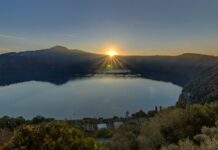 León XIV, primer Papa en procesión por el lago de Albano.