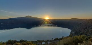 León XIV, primer Papa en procesión por el lago de Albano.
