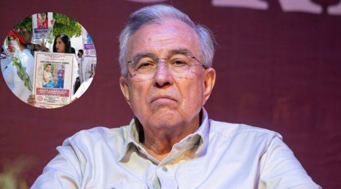 Madres buscadoras reciben a Rocha Moya con expedientes de desaparecidos