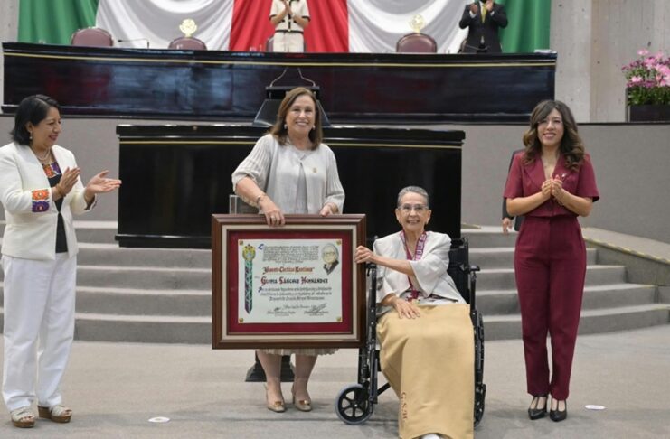 Medalla a Gloria Sánchez reconoce una vida de educación, justicia social y servicio a Veracruz: Rocío Nahle
