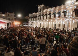 Jueves Musicales reunió a familias xalapeñas en una noche dedicada a los sones cubanos y la salsa