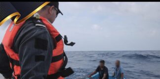Rescatan a dos pescadores tras cinco días a la deriva en una hielera en el Pacífico