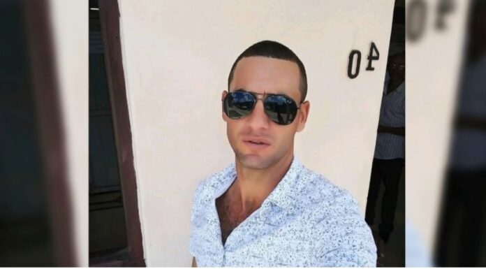 Cubano muere bajo custodia policial tras horas sin atención médica