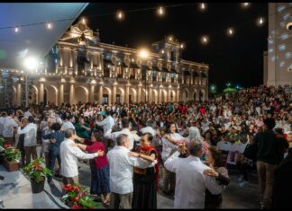 Jueves Musicales puso a bailar al ritmo del danzón en Plaza Lerdo