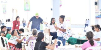 Hojas, ramas y creatividad cobran vida en taller gratuito del Festival del Mar