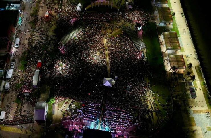 Coatzacoalcos despide el Festival del Mar al ritmo de La Arrolladora