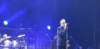El magnetismo intacto de Loquillo conquista nuevamente a Málaga en una noche histórica para el rock