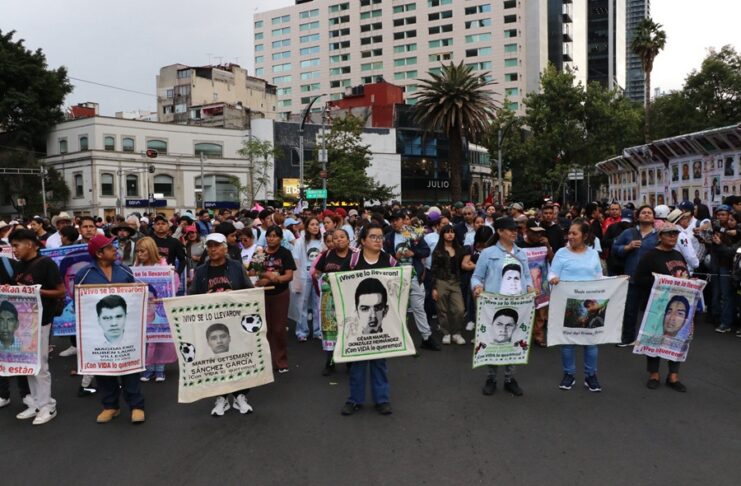 Ayotzinapa llega a 12 años con marchas, reclamos y preguntas sin respuestas.
