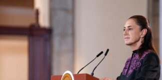 Presidenta Sheinbaum exhorta a la población de BCS a permanecer en casa por arribo de huracán Polo