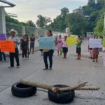 Bloquean carretera en Coxquihui para exigir docente en Tebaev