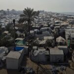 Países árabes condenan planes para sacar a palestinos de Gaza .
