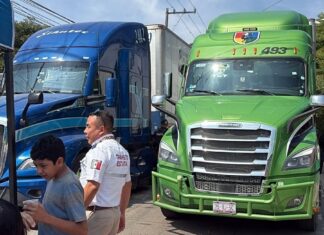 Vecinos bloquearon la Xalapa-Coatepec; exigen reparación de carretera y acusan falta de atención