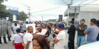 Antimotines desalojan a pobladores que bloqueaban la carretera en Emiliano Zapata