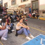 Estudiantes bloquean Sebastián Camacho en Xalapa; exigen restitución de docente