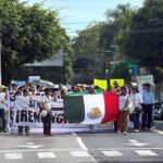 Marchan trabajadores del CAE en Xalapa este domingo