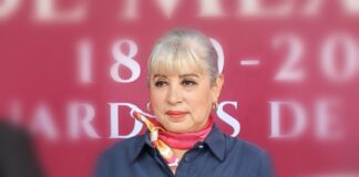 Fallece menor en Conecalli; directora del DIF Estatal se molesta ante cuestionamientos de reporteros.