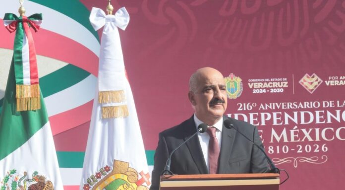 Gobierno de Veracruz realiza Guardias de Honor por el 216 aniversario del inicio de la Independencia de México